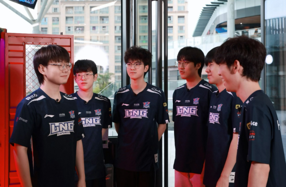 九游官网官方入口Scout焦点对战，Faker与90激战瑞士队分钟，比赛局势复杂胜负难料！