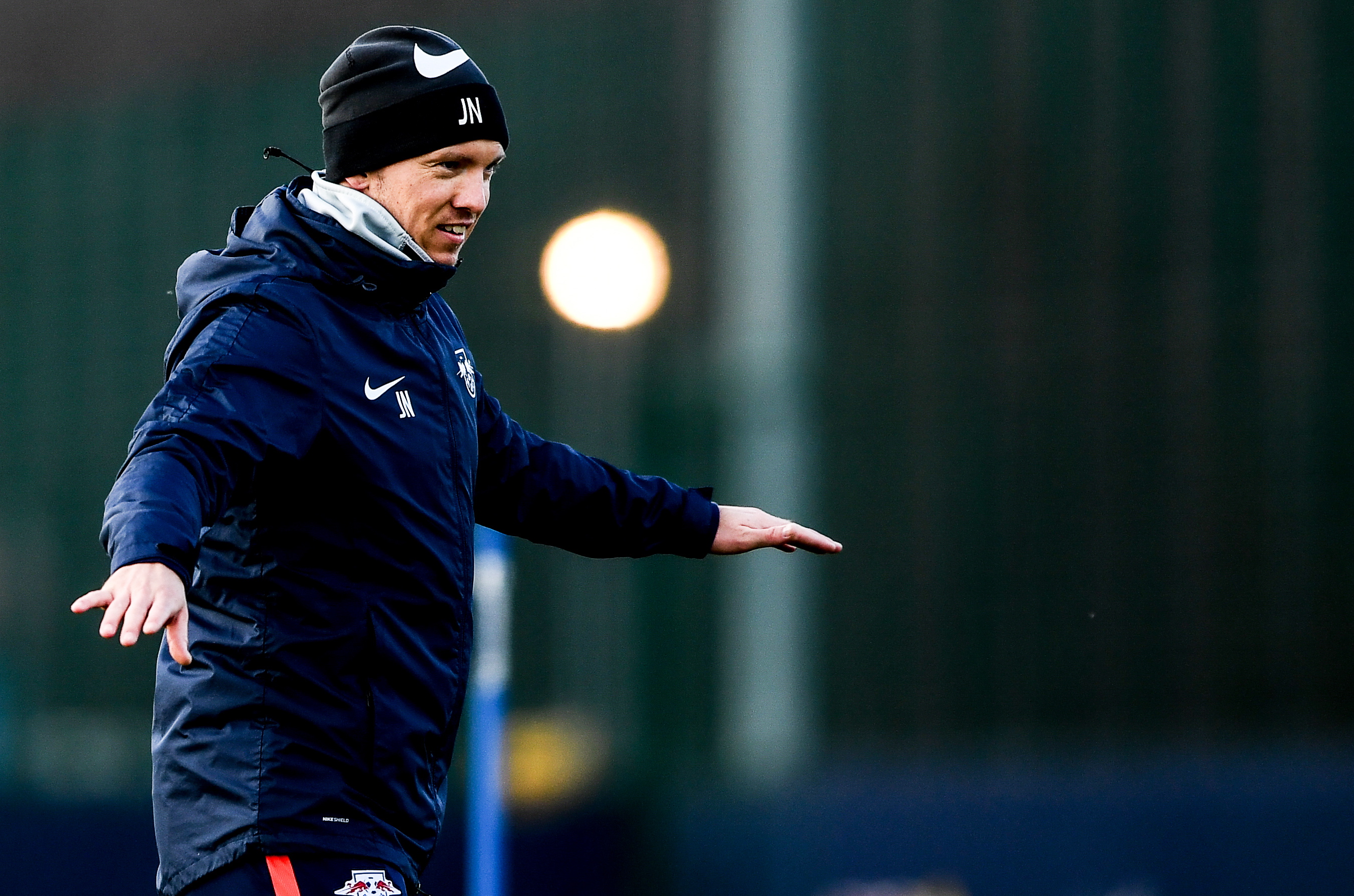 九游官网官方入口包含清晨莱比锡调整名单以备欧冠，复出首秀环节打磨，话题不断，控场能力受关注的词条