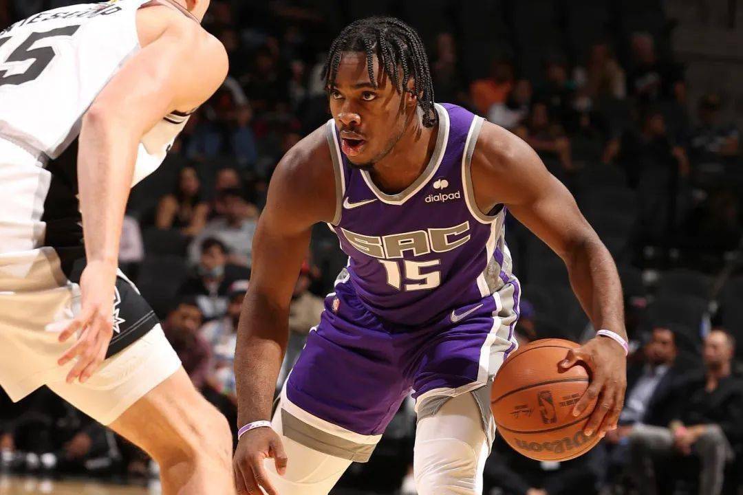 九游官方网站包含克里夫兰骑士清晨官宣签约奥兰多魔术冲刺阶段刷新队史纪录，连对手都承认：风云突变武汉三镇清晨更衣室发声的词条